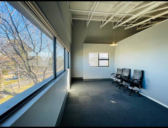 1,884M² OFFICE FOR SALE IN HALFWAY HOUSE